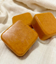 Cargar imagen en el visor de la galería, Turmeric + Oatmeal face soap
